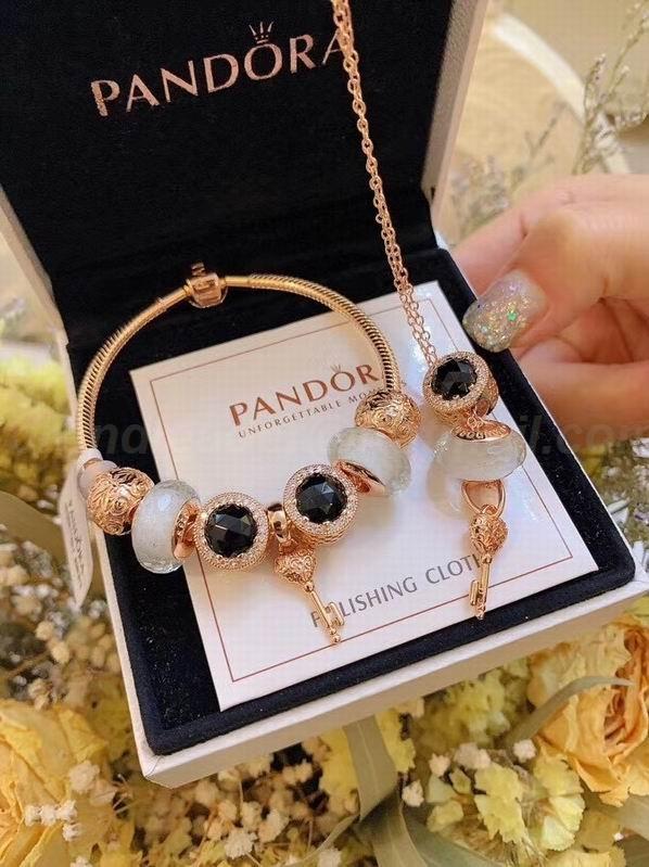 Pandora Bracelets 323